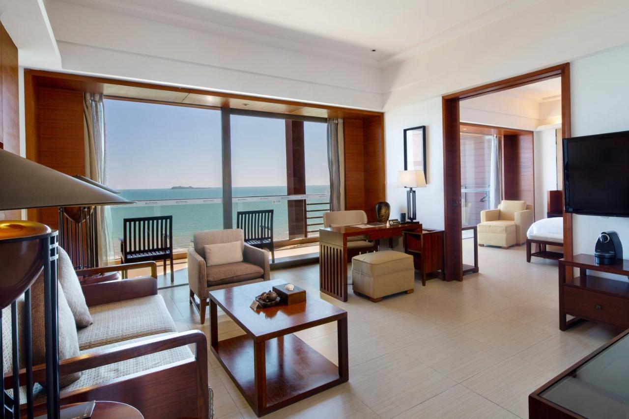 Pullman Oceanview Sanya Bay Resort & Spa Exterior photo