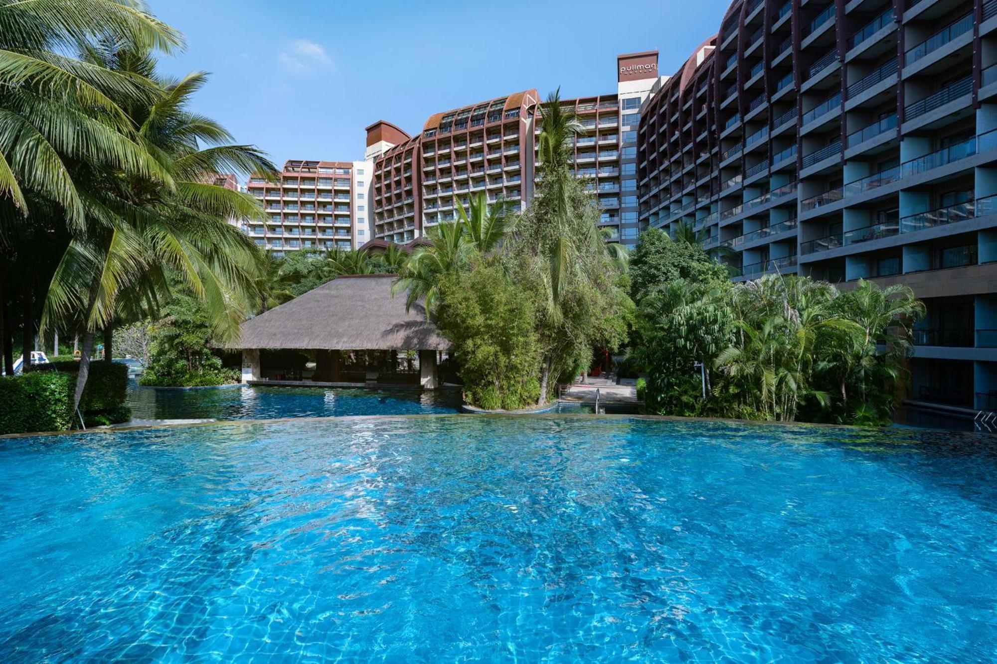 Pullman Oceanview Sanya Bay Resort & Spa Exterior photo