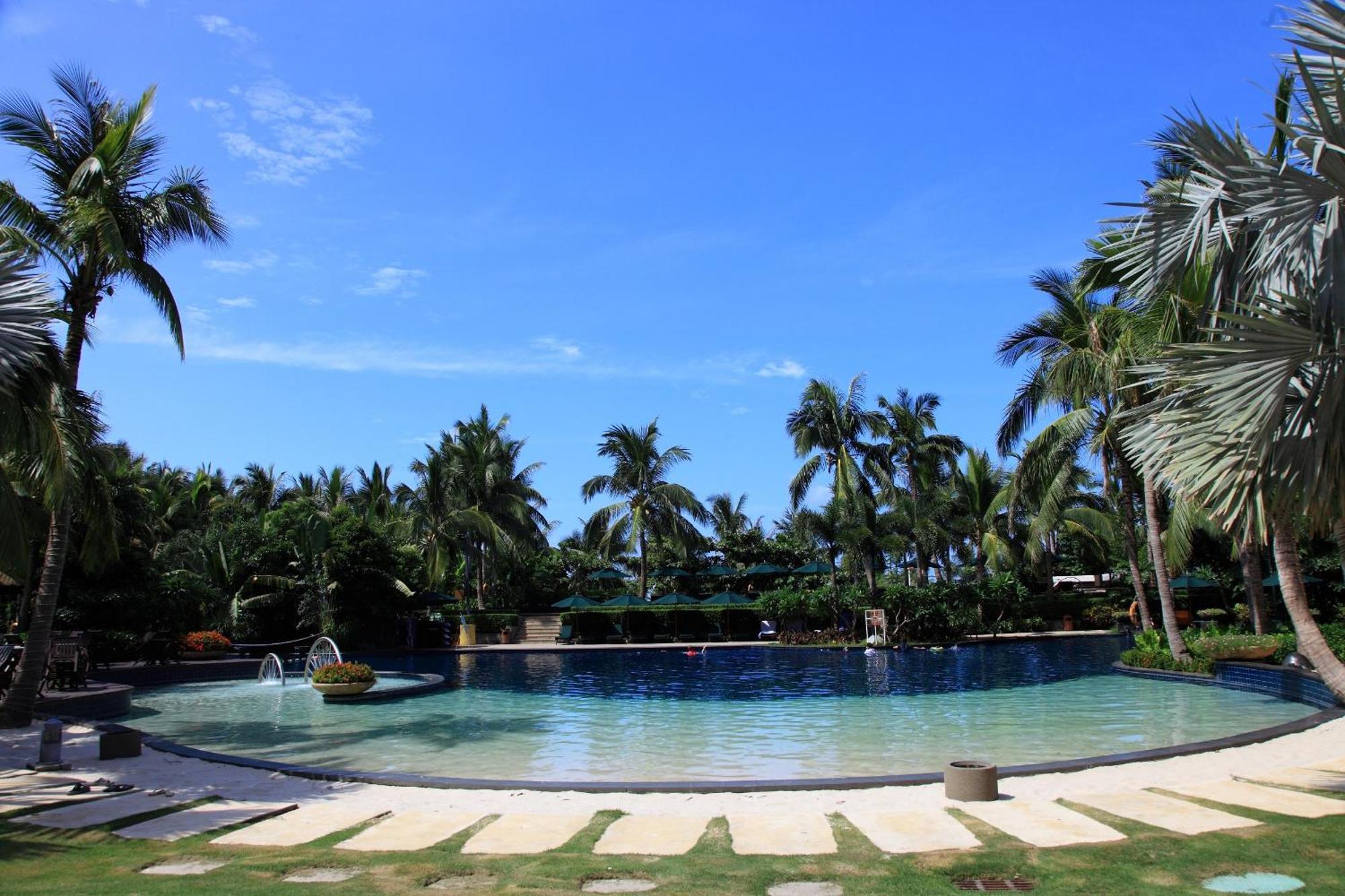 Pullman Oceanview Sanya Bay Resort & Spa Exterior photo