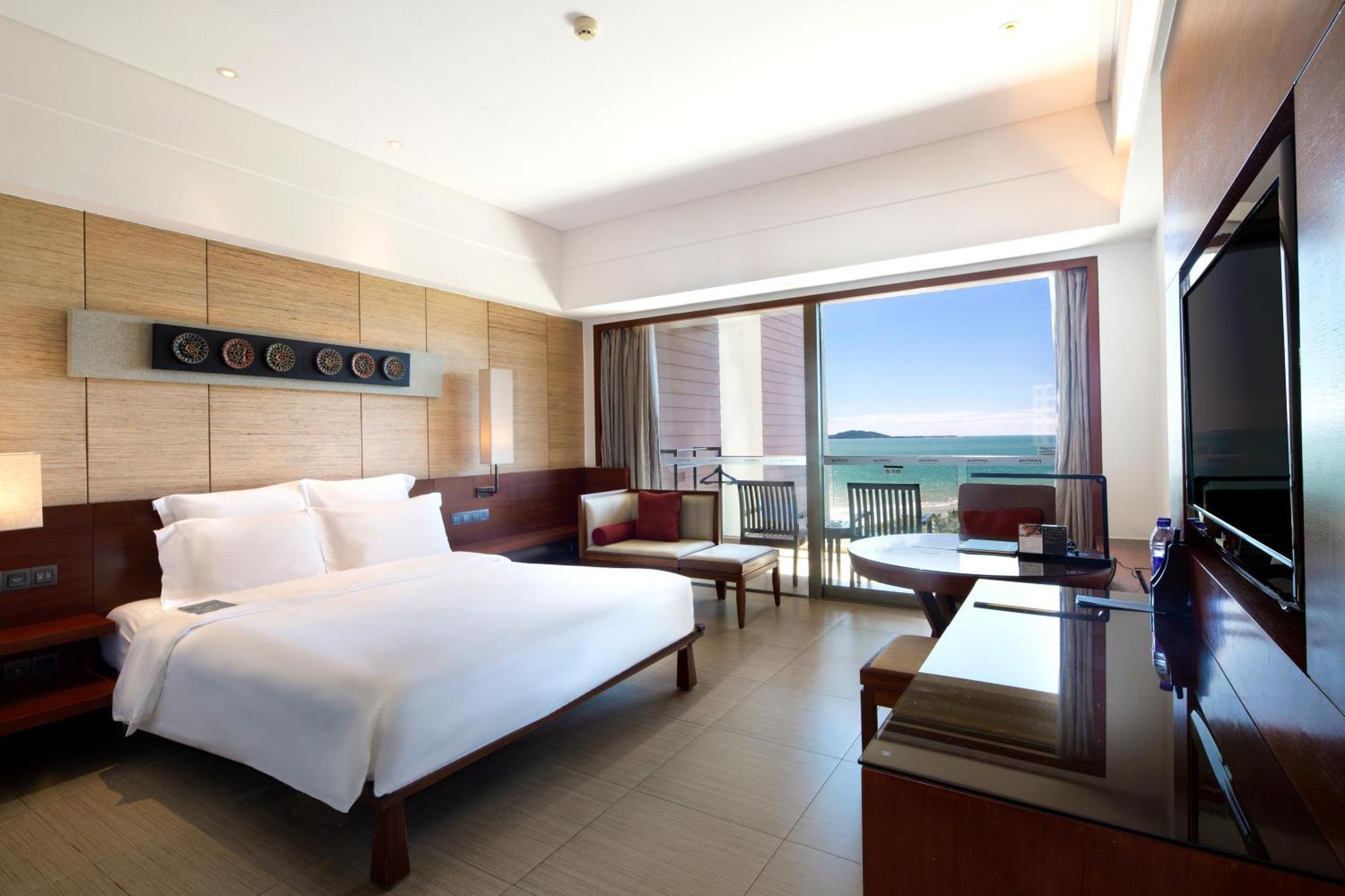 Pullman Oceanview Sanya Bay Resort & Spa Exterior photo