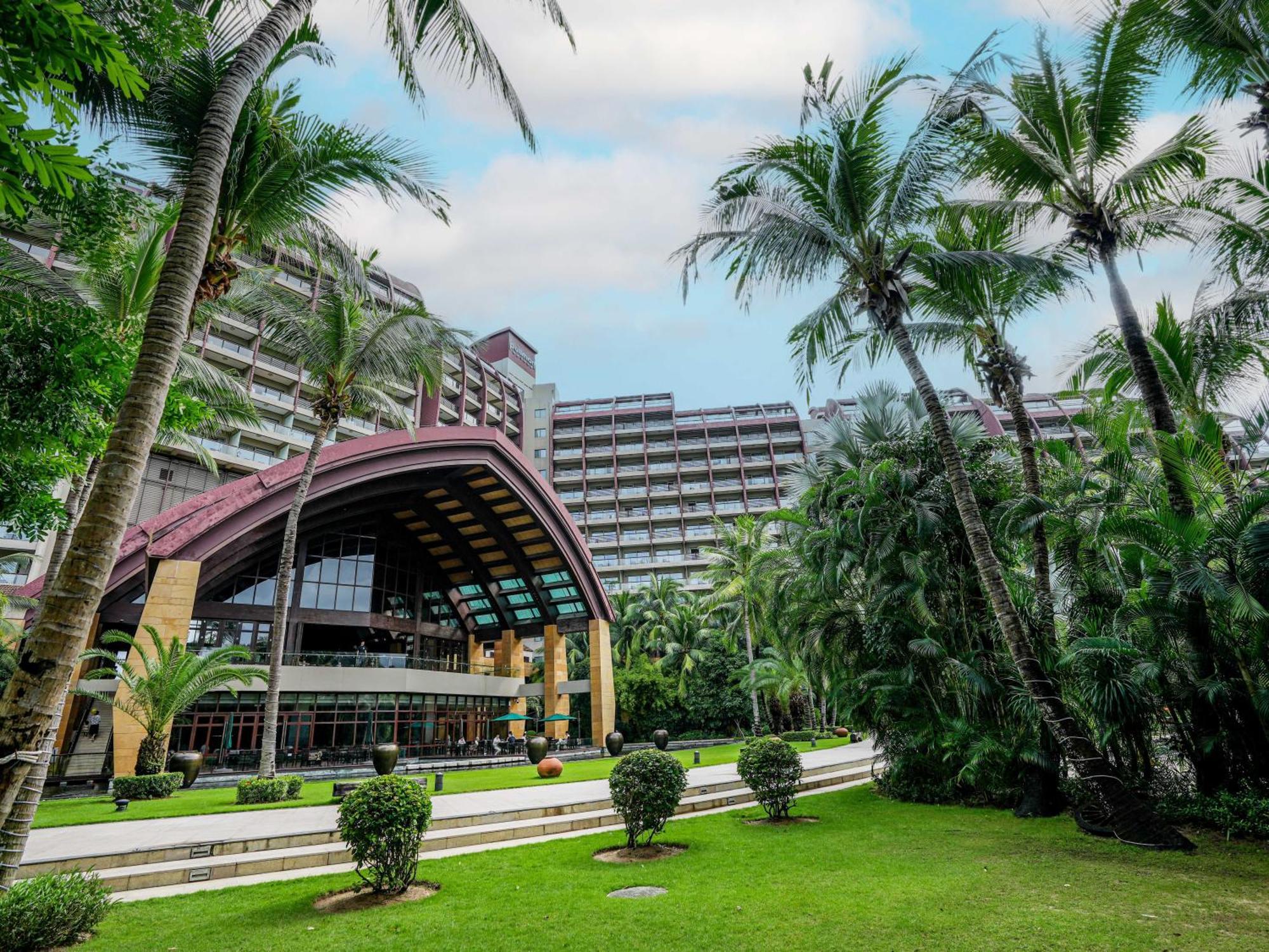 Pullman Oceanview Sanya Bay Resort & Spa Exterior photo